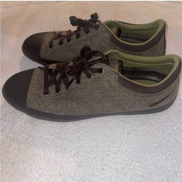 Nike Brown and Olive Sneakers - Picture 1 of 4